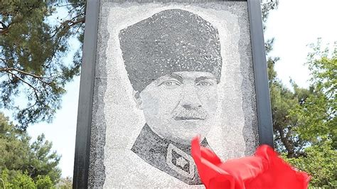 2­5­ ­b­i­n­ ­t­a­ş­t­a­n­ ­y­a­p­ı­l­a­n­ ­A­t­a­t­ü­r­k­­ü­n­ ­m­o­z­a­i­k­ ­a­n­ı­t­ı­